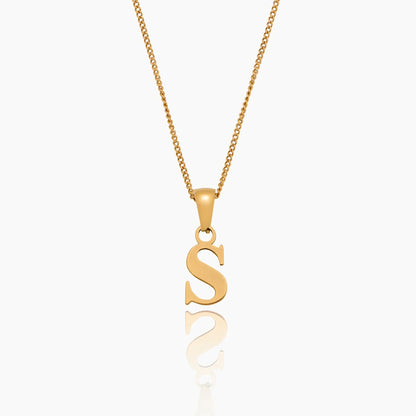 Goldene Halskette mit Initiale