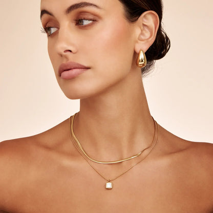 Kette mit quadratischem Perlmutt-Anhänger