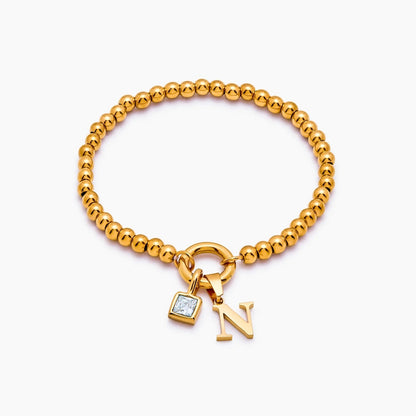 Perlenarmband mit Initiale und Geburtsstein