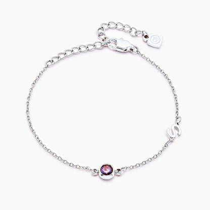 Seitlich gefasstes Initial-Geburtsstein-Armband